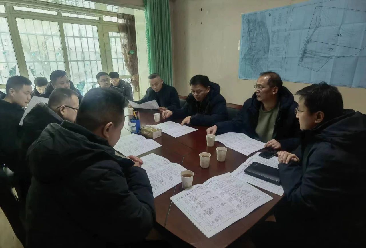 李曉東到新疆調(diào)研督導(dǎo)煤礦建設(shè)推進(jìn)工作，并慰問(wèn)駐疆干部職工1