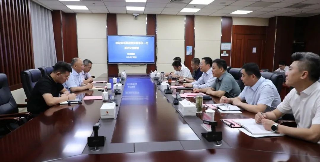 安琪集團(tuán)公司董事長(zhǎng)熊濤一行來(lái)宏河集團(tuán)交流