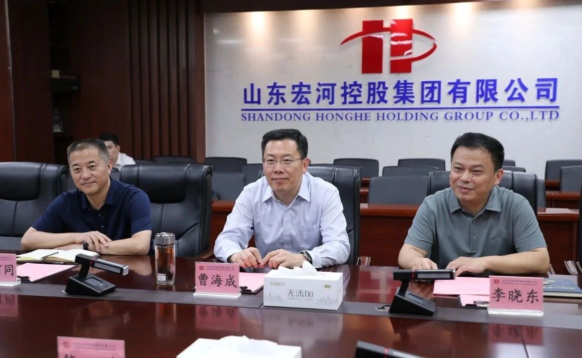 安琪集團(tuán)公司董事長(zhǎng)熊濤一行來(lái)宏河集團(tuán)交流1