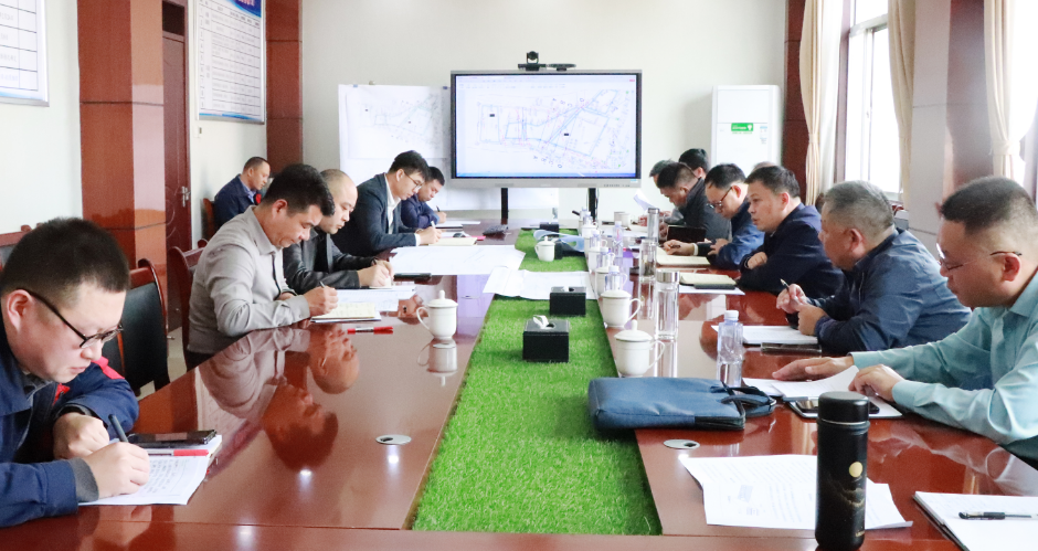 李曉東帶隊(duì)到紅旗煤礦召開(kāi)現(xiàn)場(chǎng)工作會(huì)議